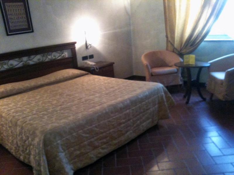 Bes Hotel Bergamo Cologno Al Serio Room photo
